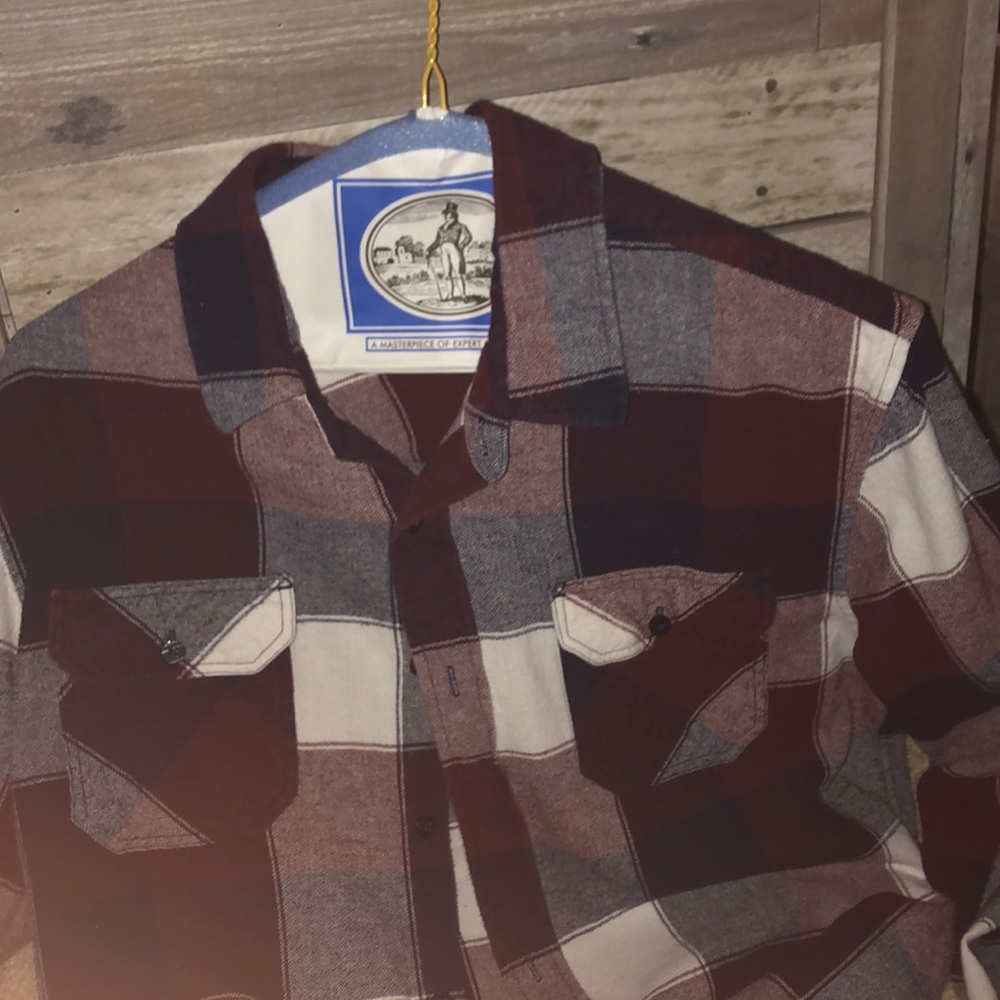 Costal flannel with m size. Runs small